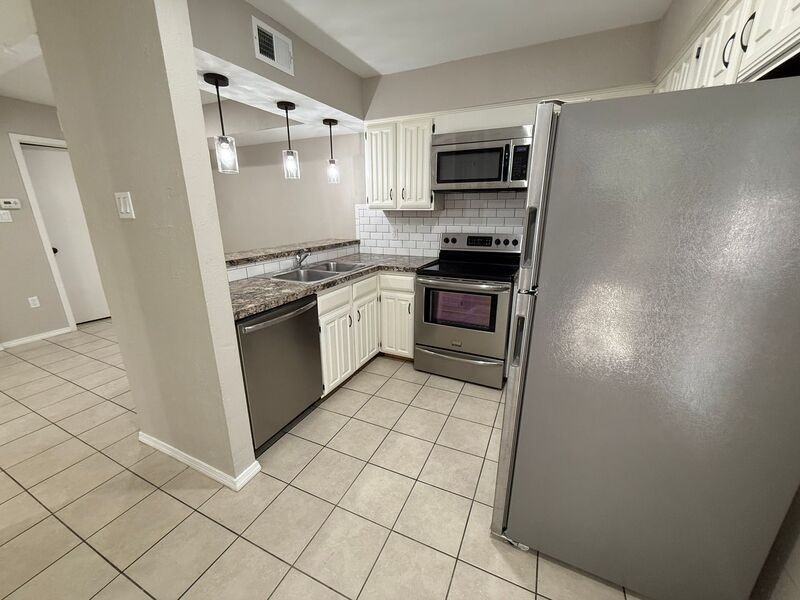 889 Dublin Dr #D - Photo 5 of 19