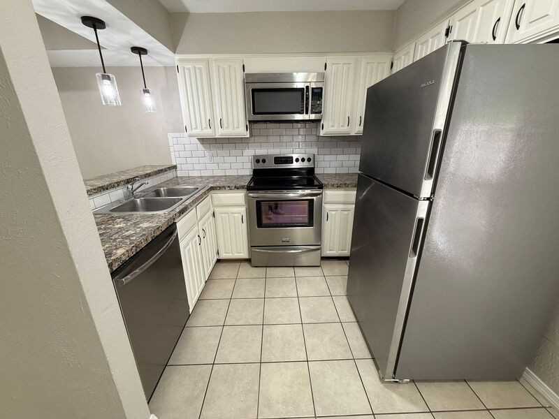 889 Dublin Dr #D - Photo 6 of 19