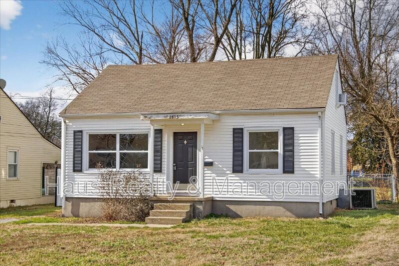 2813 Faircourt St - Photo 3 of 24
