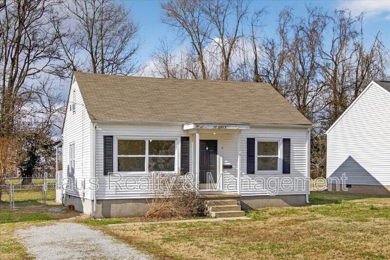 2813 Faircourt St - Photo 4 of 24