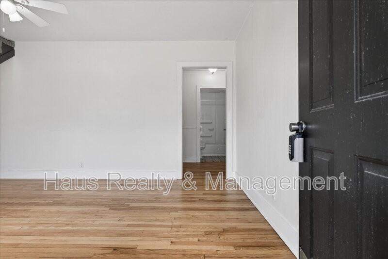 2813 Faircourt St - Photo 6 of 24