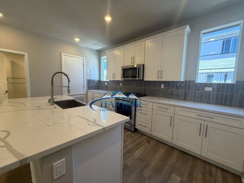 1492 W Sunrise Ln - Photo 7 of 22