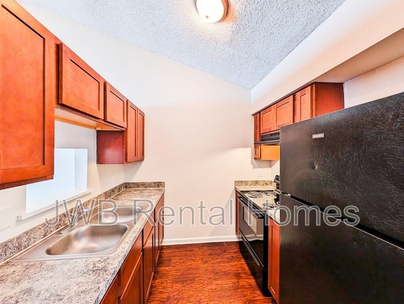 1406 Ellis Trace Dr W - Photo 2 of 12