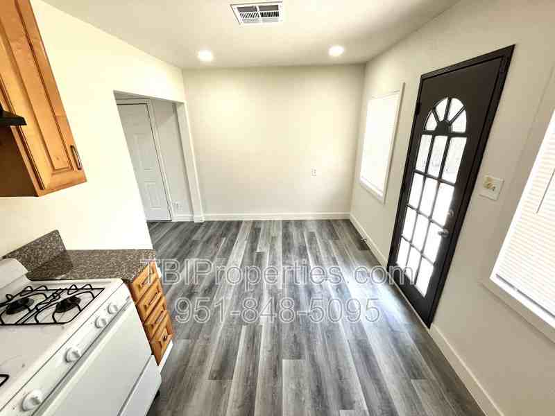 4667 N Mayfield Ave - Photo 5 of 16