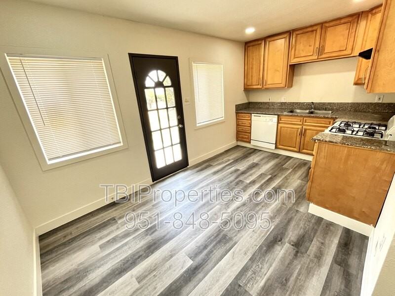 4667 N Mayfield Ave - Photo 6 of 16