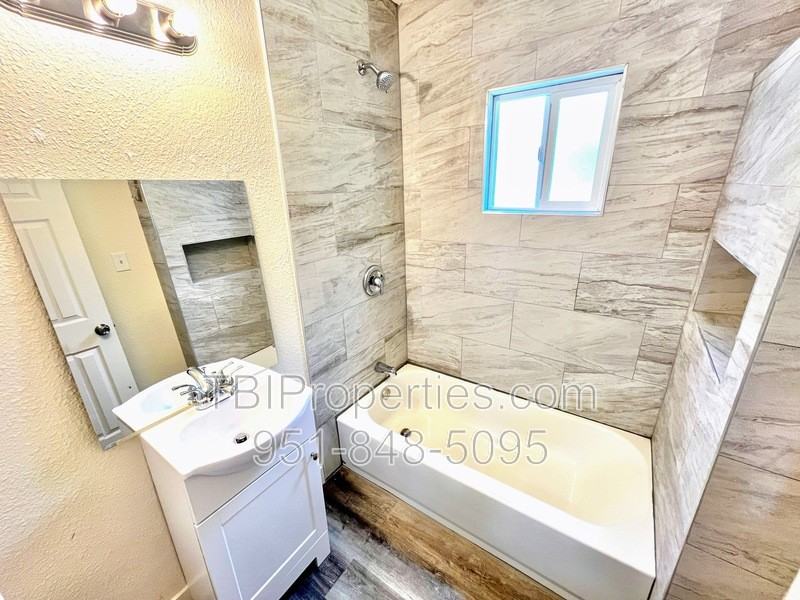 4667 N Mayfield Ave - Photo 7 of 16