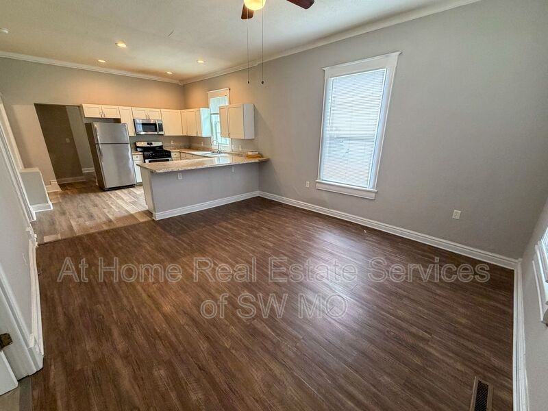 626 S New Ave - Photo 2 of 11