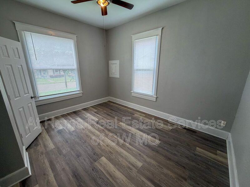 626 S New Ave - Photo 3 of 11