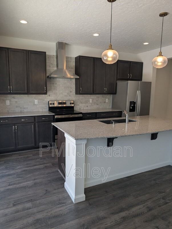 2123 N Wallflower Dr - Photo 3 of 26
