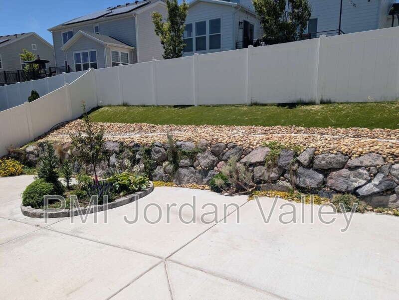 2123 N Wallflower Dr - Photo 4 of 26