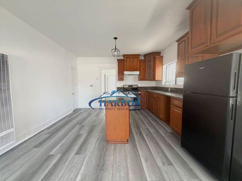 645 W 15th St - Photo 5 of 13
