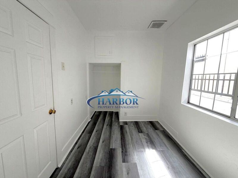 645 W 15th St - Photo 7 of 13
