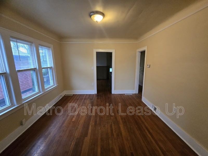 4696 Nottingham Rd - Photo 3 of 11