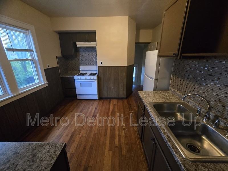 4696 Nottingham Rd - Photo 4 of 11