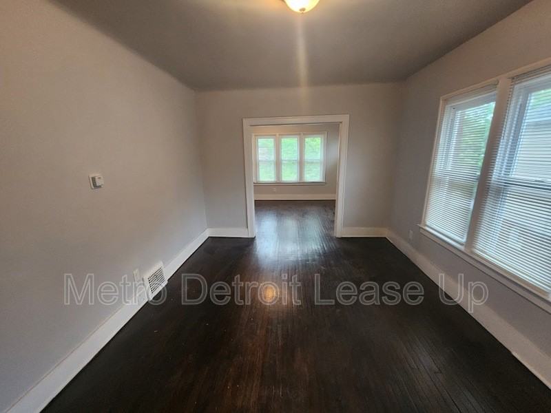 5527 Nottingham Rd - Photo 2 of 7