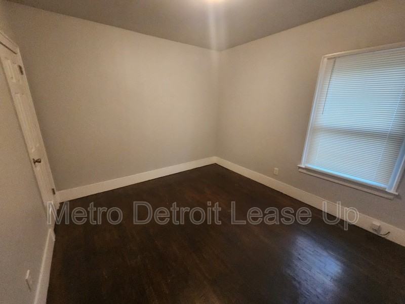 5527 Nottingham Rd - Photo 3 of 7
