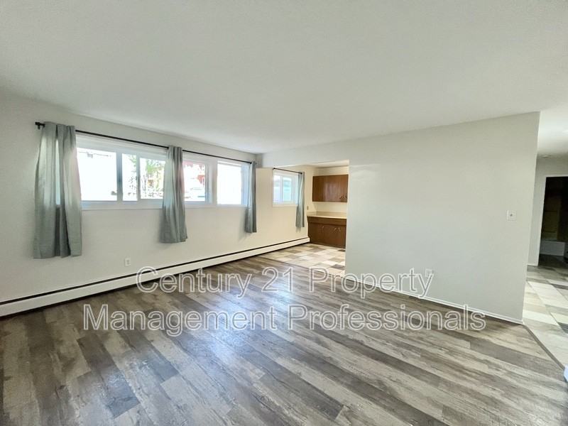 11832-105 Street Nw #101 - Photo 2 of 16