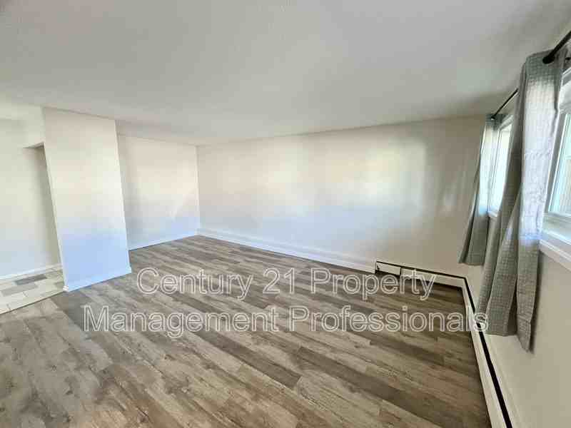 11832-105 Street Nw #101 - Photo 3 of 16