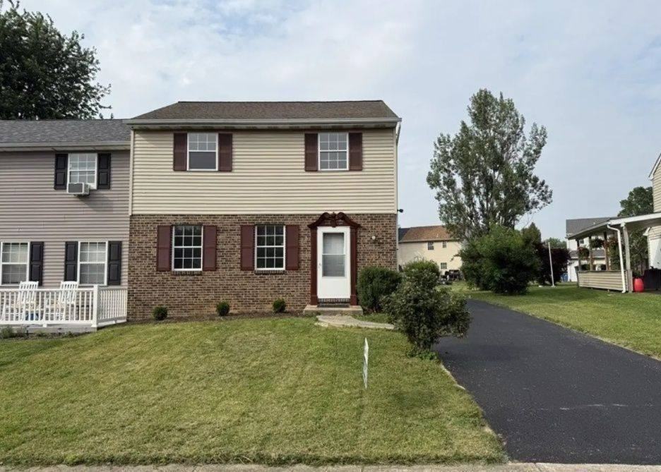 447 Garland Cir - Photo 2 of 10