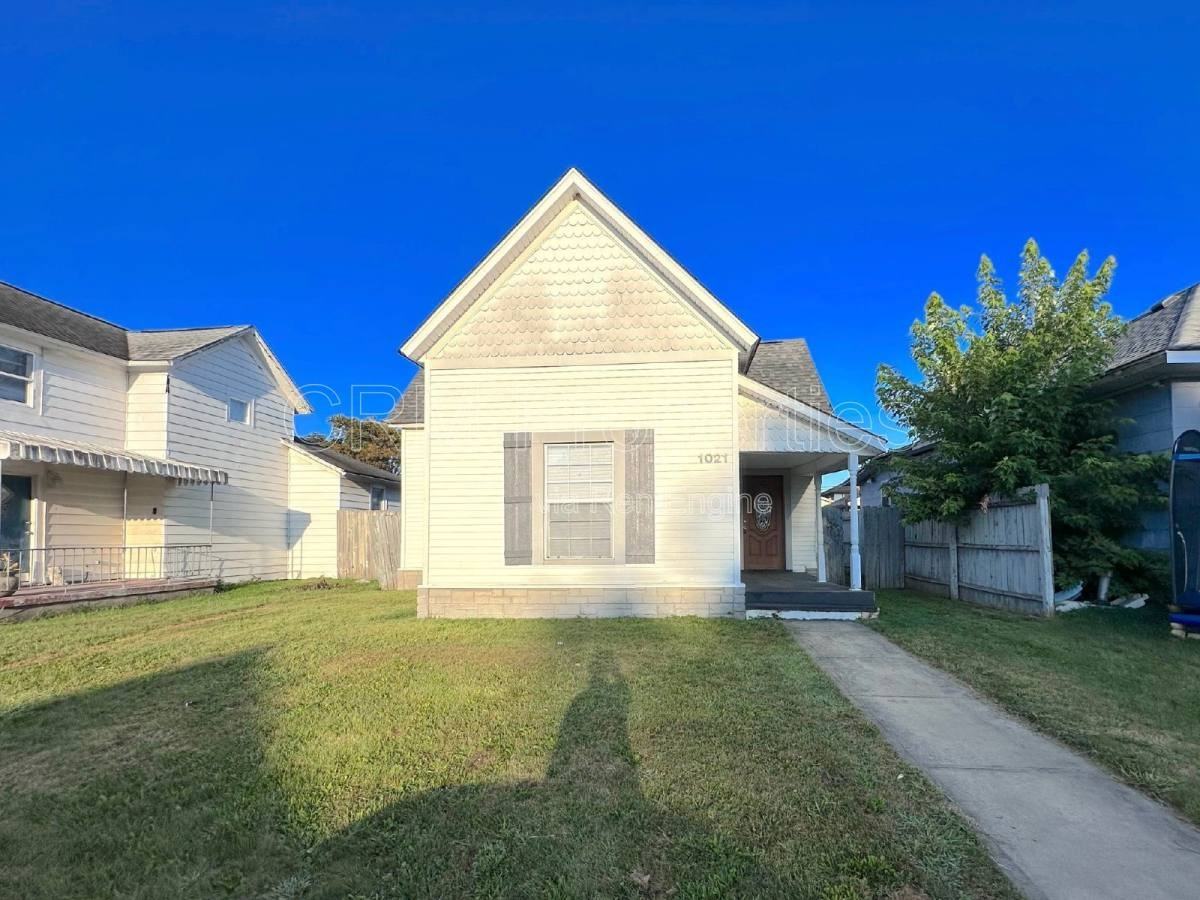 1021 S Purdum St - Photo 2 of 10