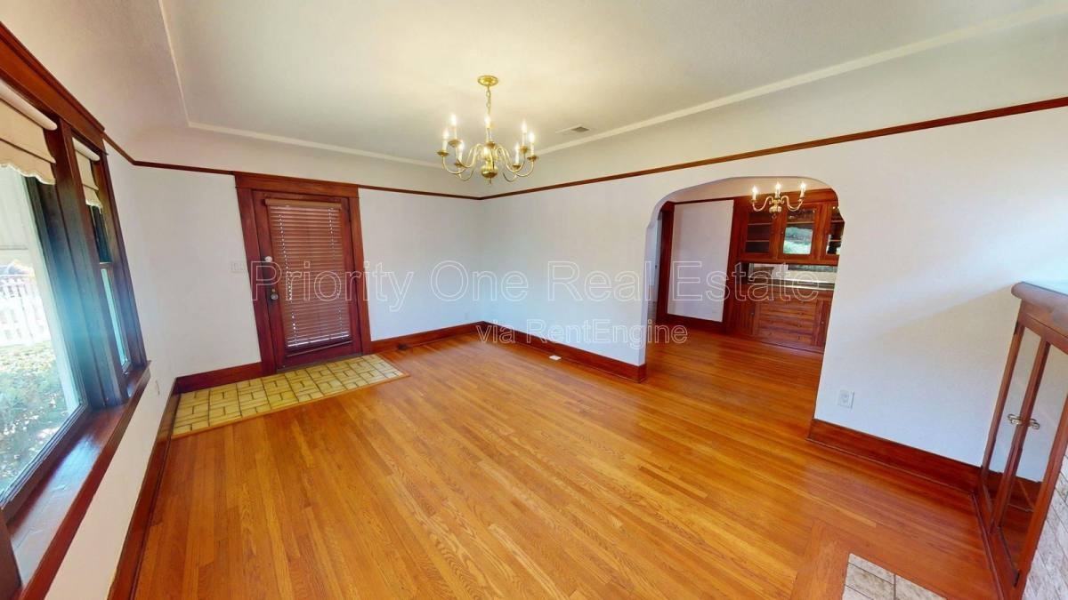 3339 33rd St - Photo 3 of 10