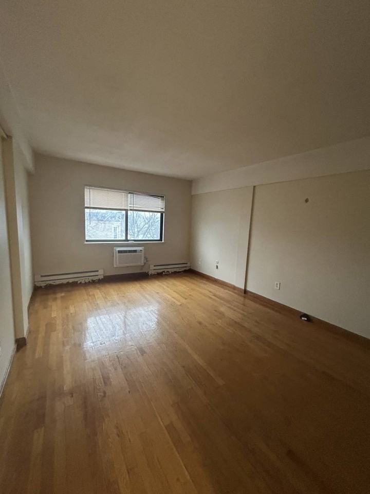 1110 Commonwealth Ave - Photo 2 of 5