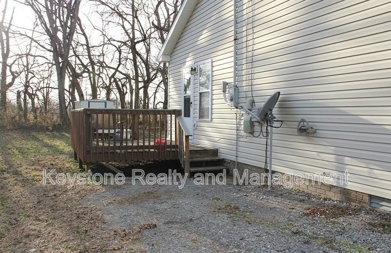 1909 Timberline Cir - Photo 2 of 11