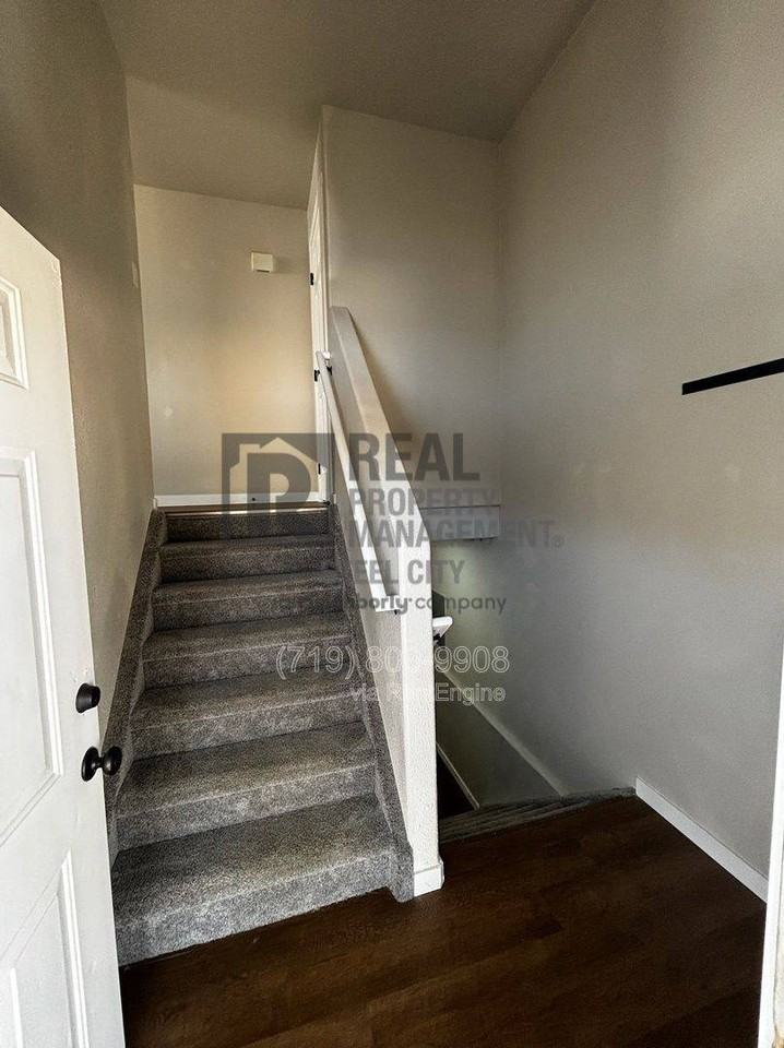 326 W Golden Eagle Way - Photo 2 of 10