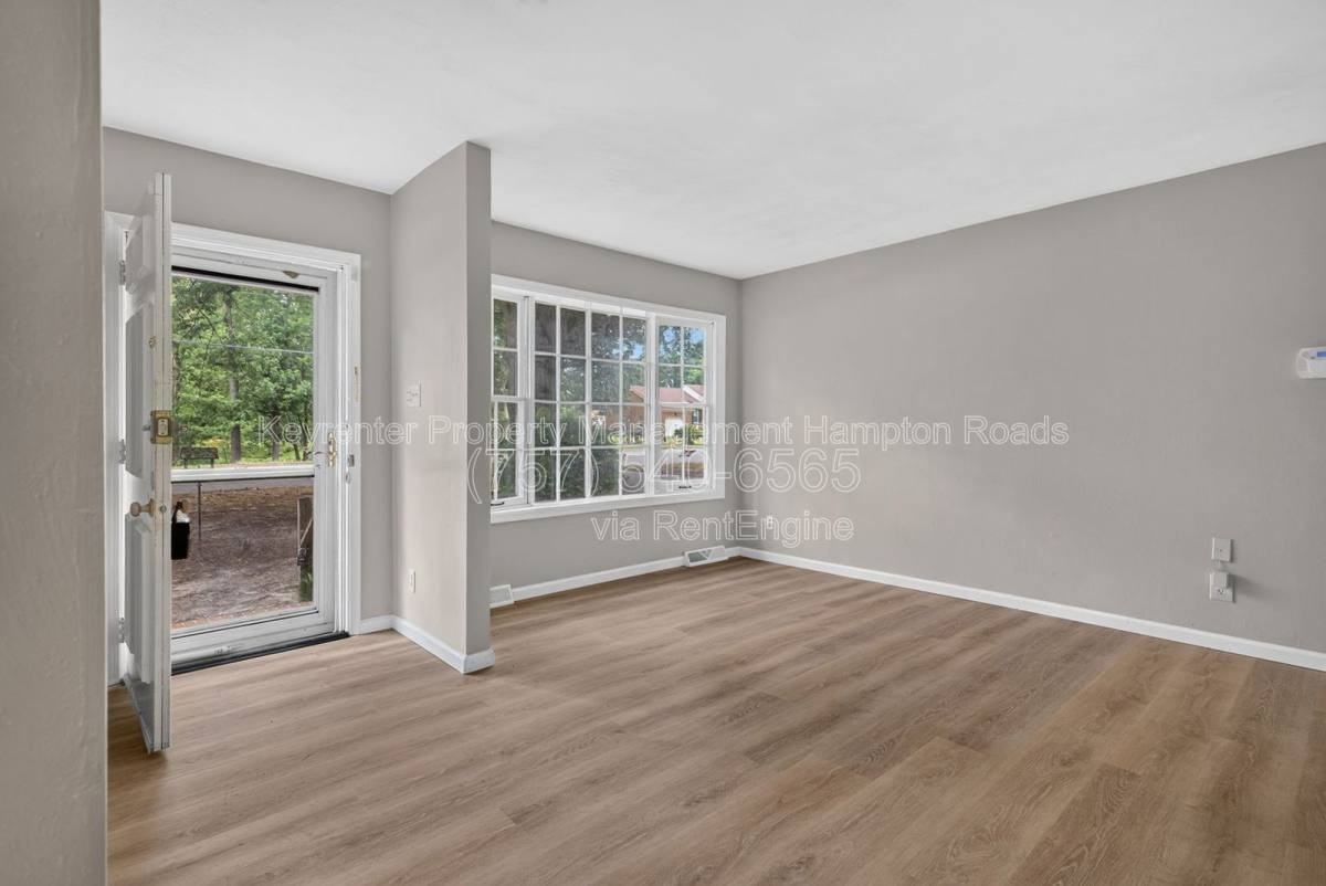 4503 Leeward Dr - Photo 3 of 10