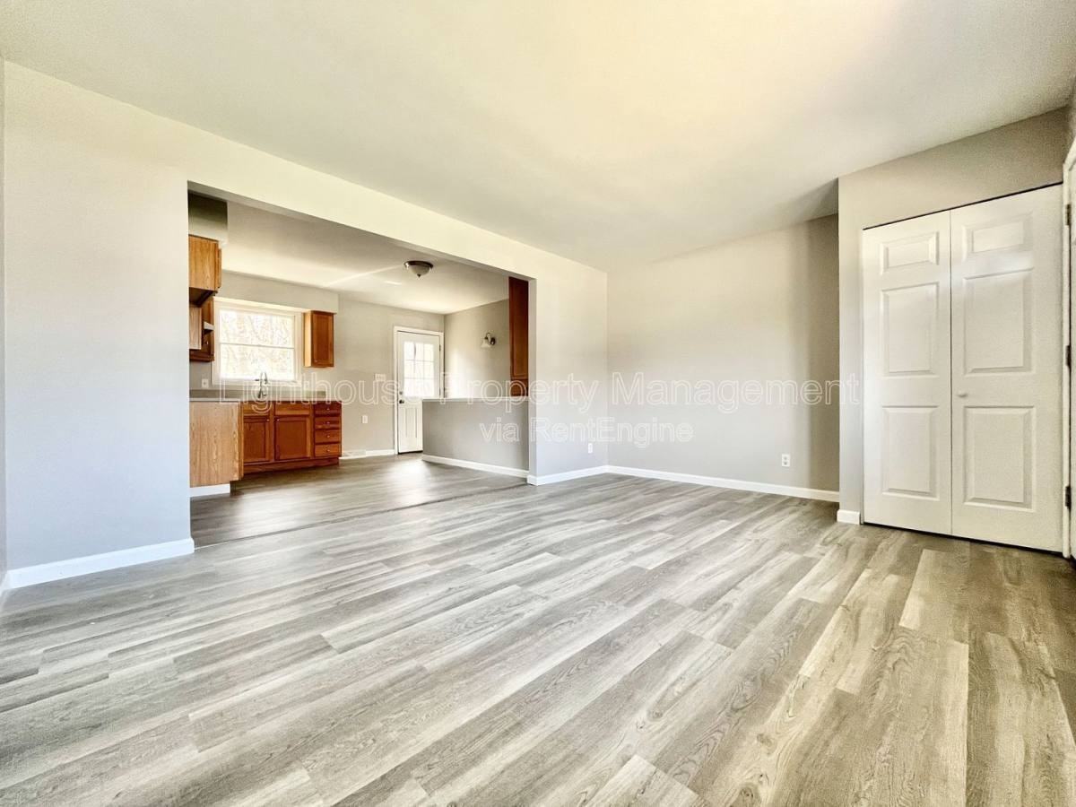 18169 Swiss Dr - Photo 2 of 10