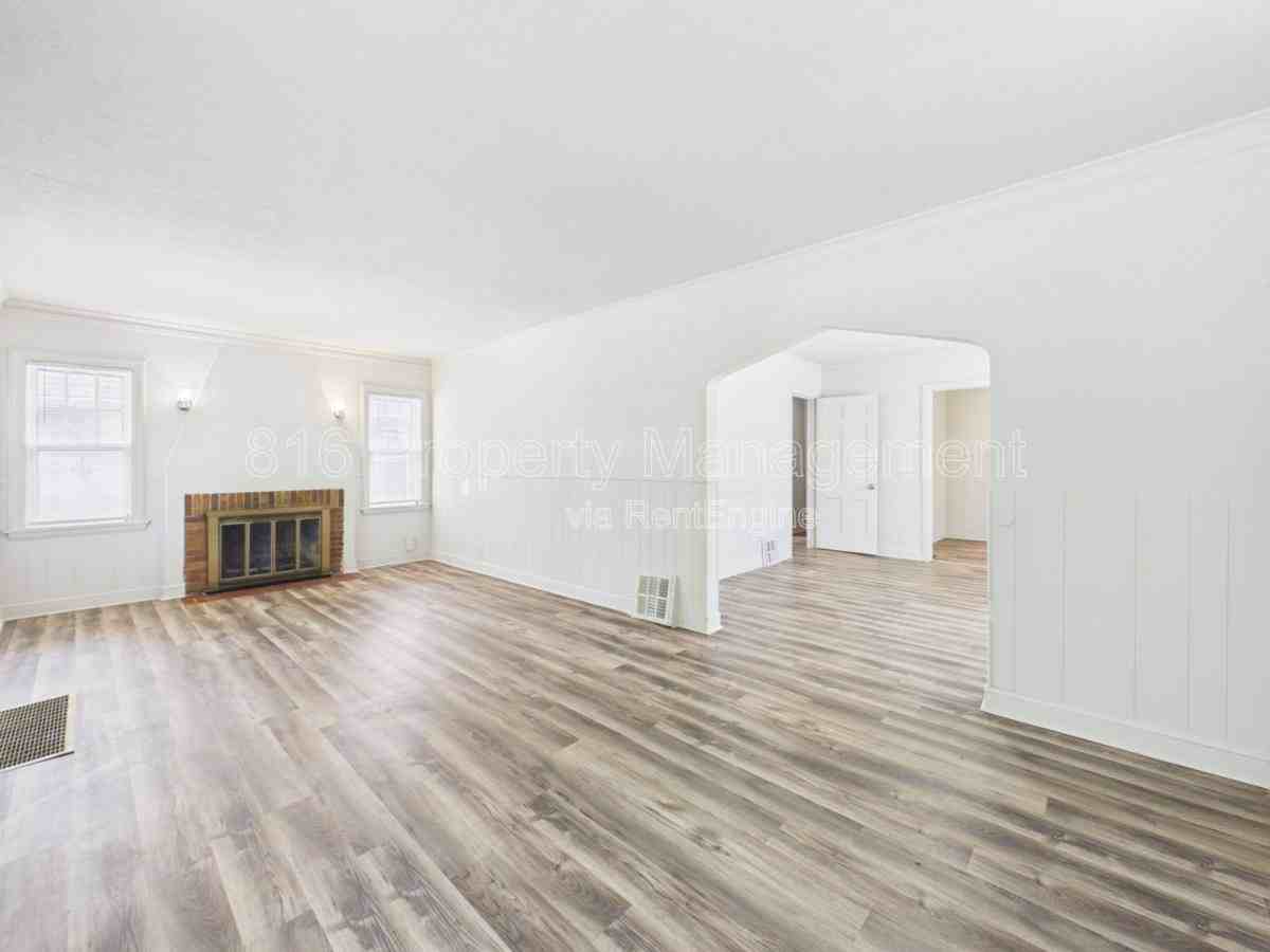 5100 Brooklyn Ave - Photo 2 of 10