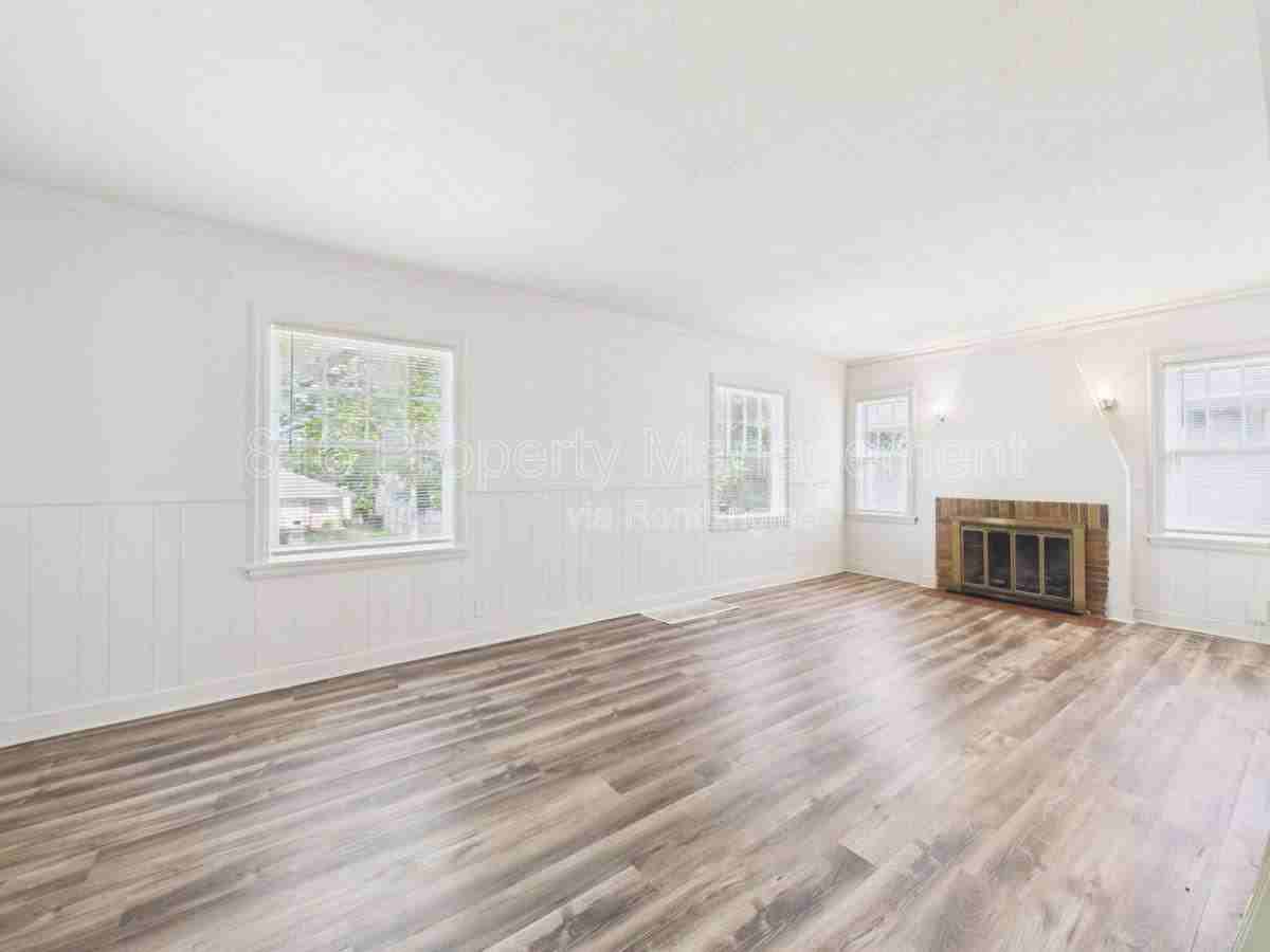 5100 Brooklyn Ave - Photo 3 of 10