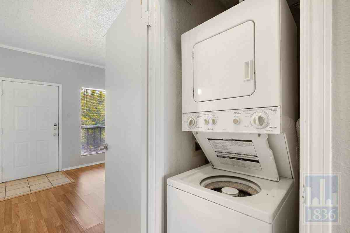 2804 Rio Grande St #303 - Photo 3 of 10