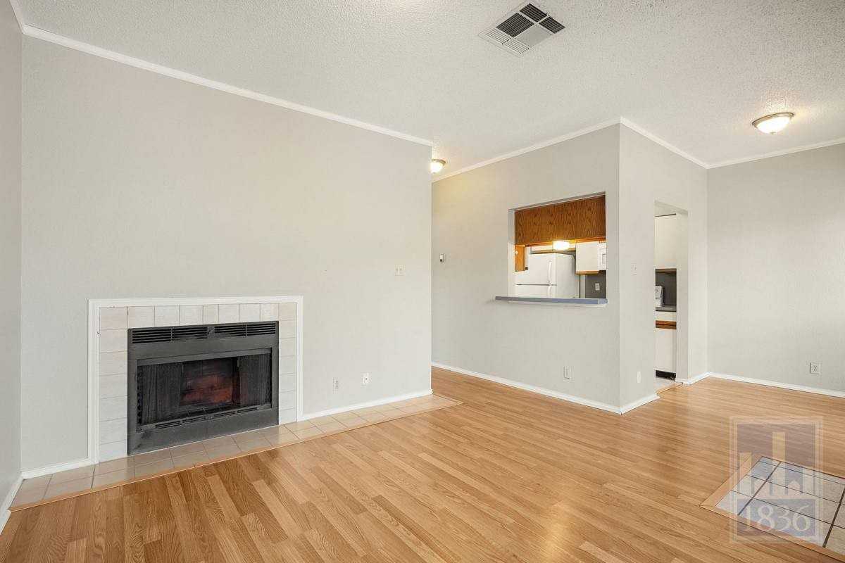 2804 Rio Grande St #303 - Photo 6 of 10