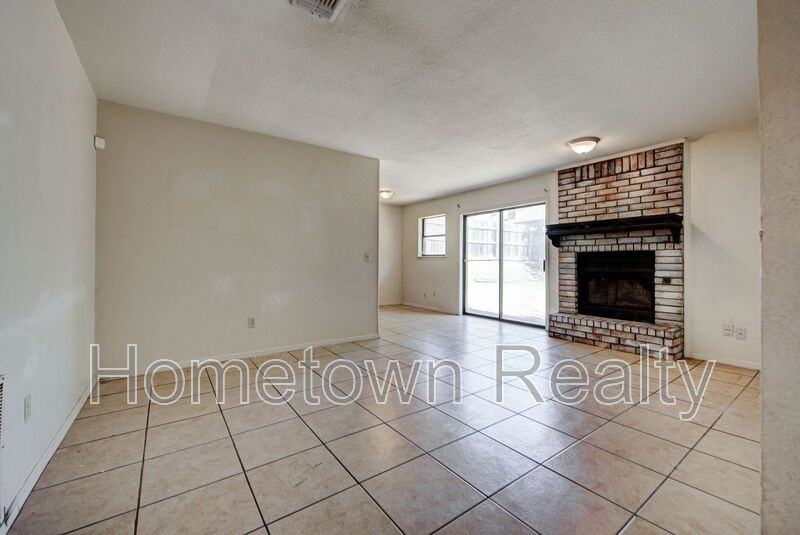 1109 Ne 5th Ter - Photo 3 of 23