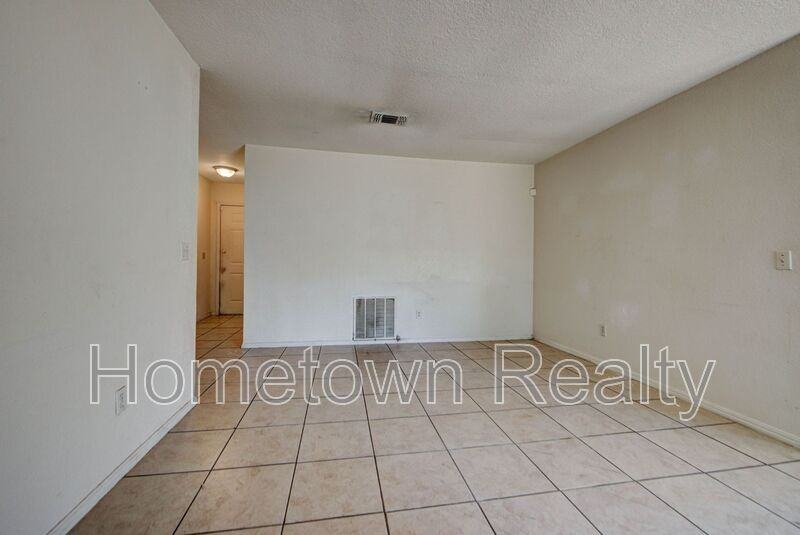 1109 Ne 5th Ter - Photo 6 of 23