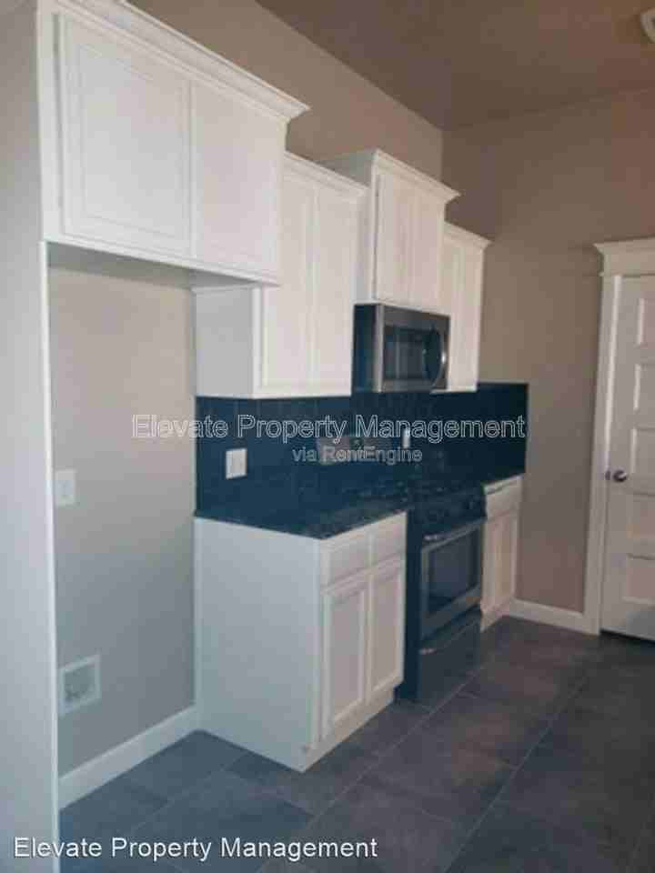 2214 Kintyre Rd - Photo 2 of 10