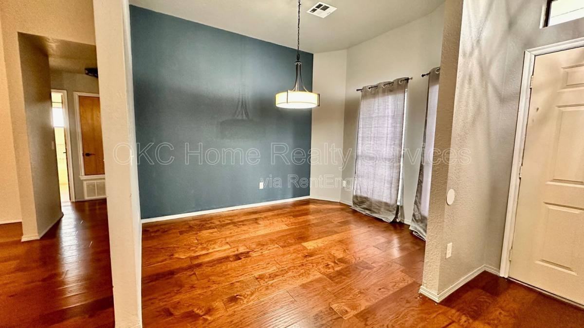 2617 Amy Ct - Photo 3 of 10