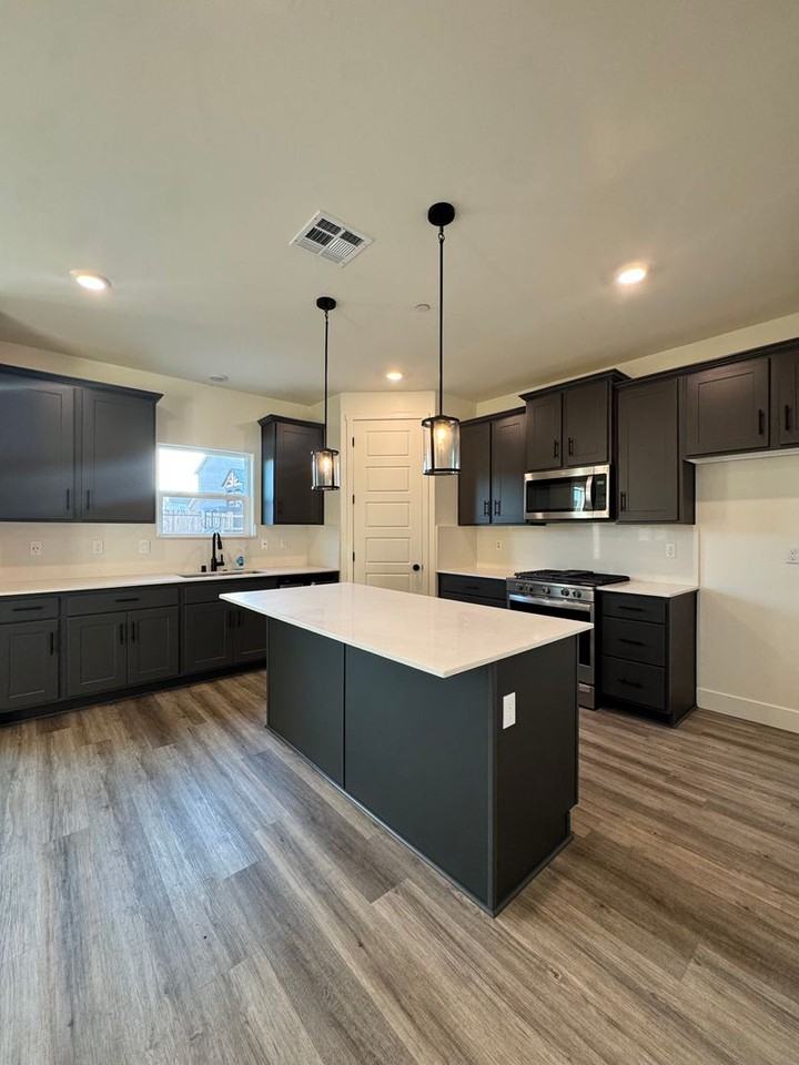 7711 Martian River St - Photo 3 of 6