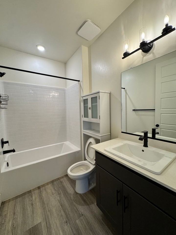 7711 Martian River St - Photo 5 of 6