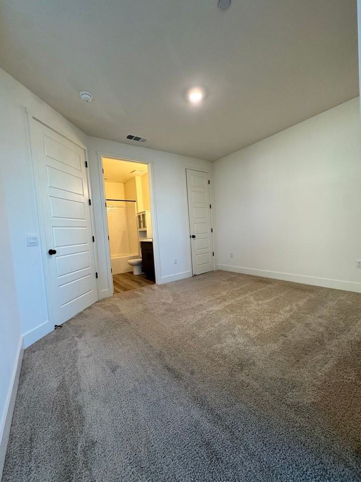 7711 Martian River St - Photo 6 of 6