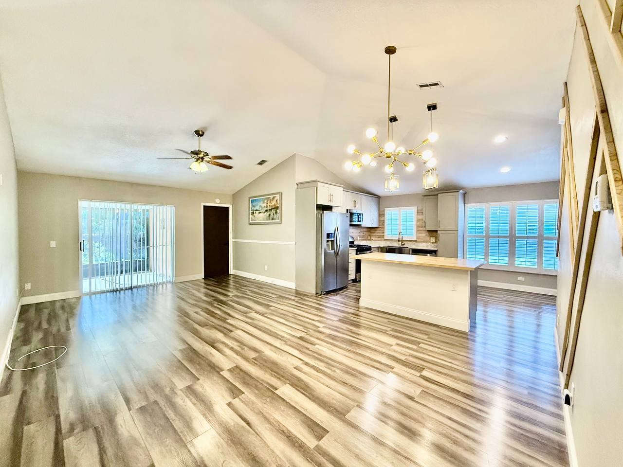 8711 Busch Oaks St - Photo 4 of 36