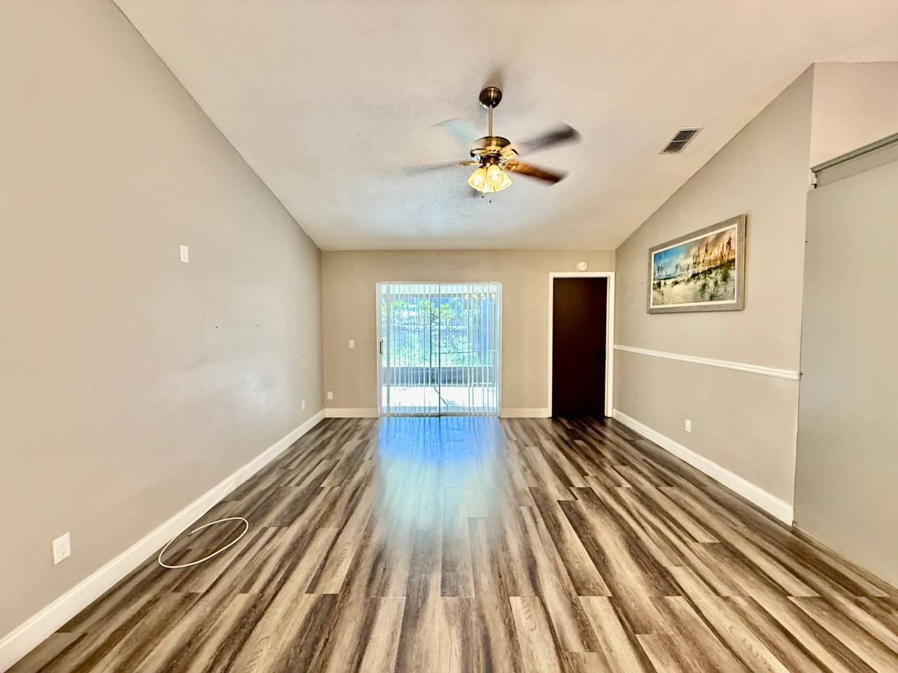 8711 Busch Oaks St - Photo 5 of 36
