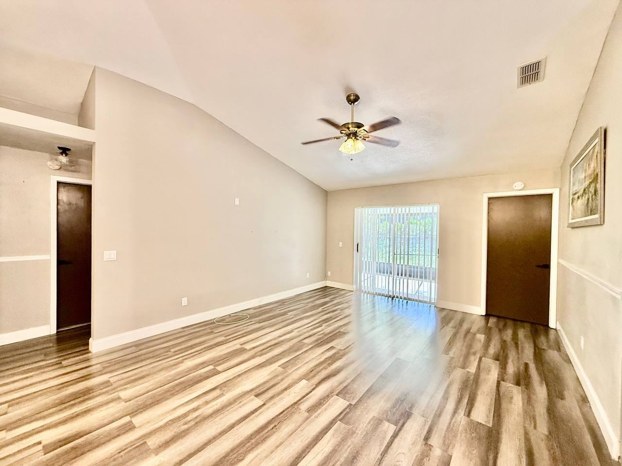 8711 Busch Oaks St - Photo 6 of 36