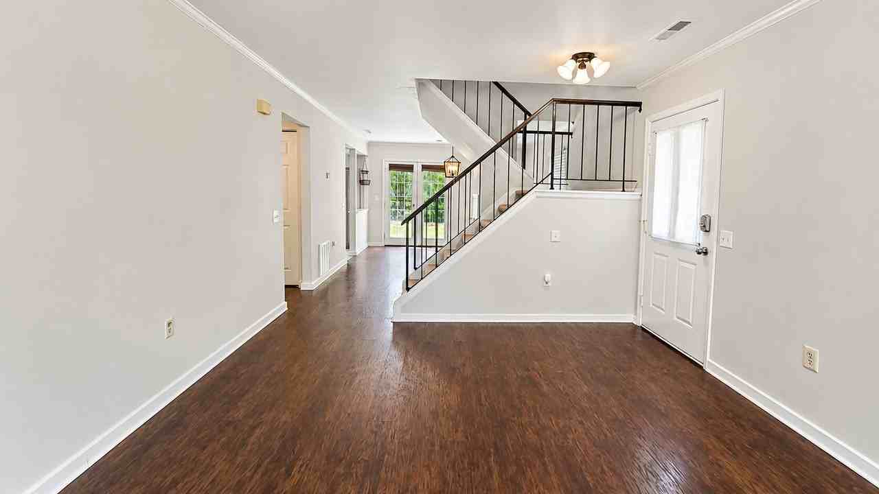 3447 Iris Pl #F - Photo 5 of 31
