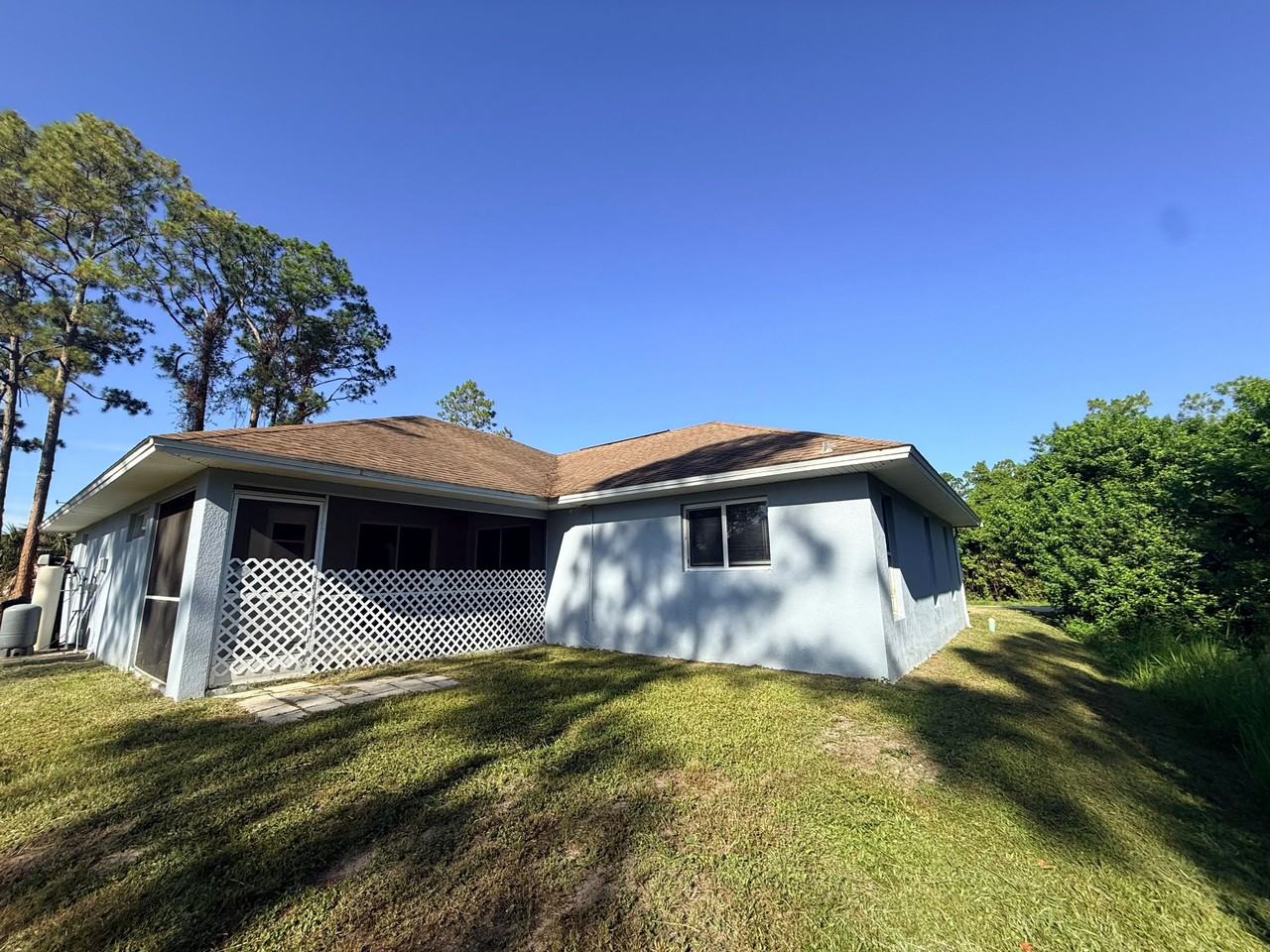 2910 Gene Ave N - Photo 2 of 23