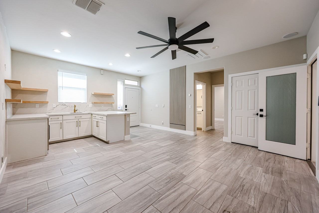 7855 W Rock Springs Dr - Photo 4 of 41