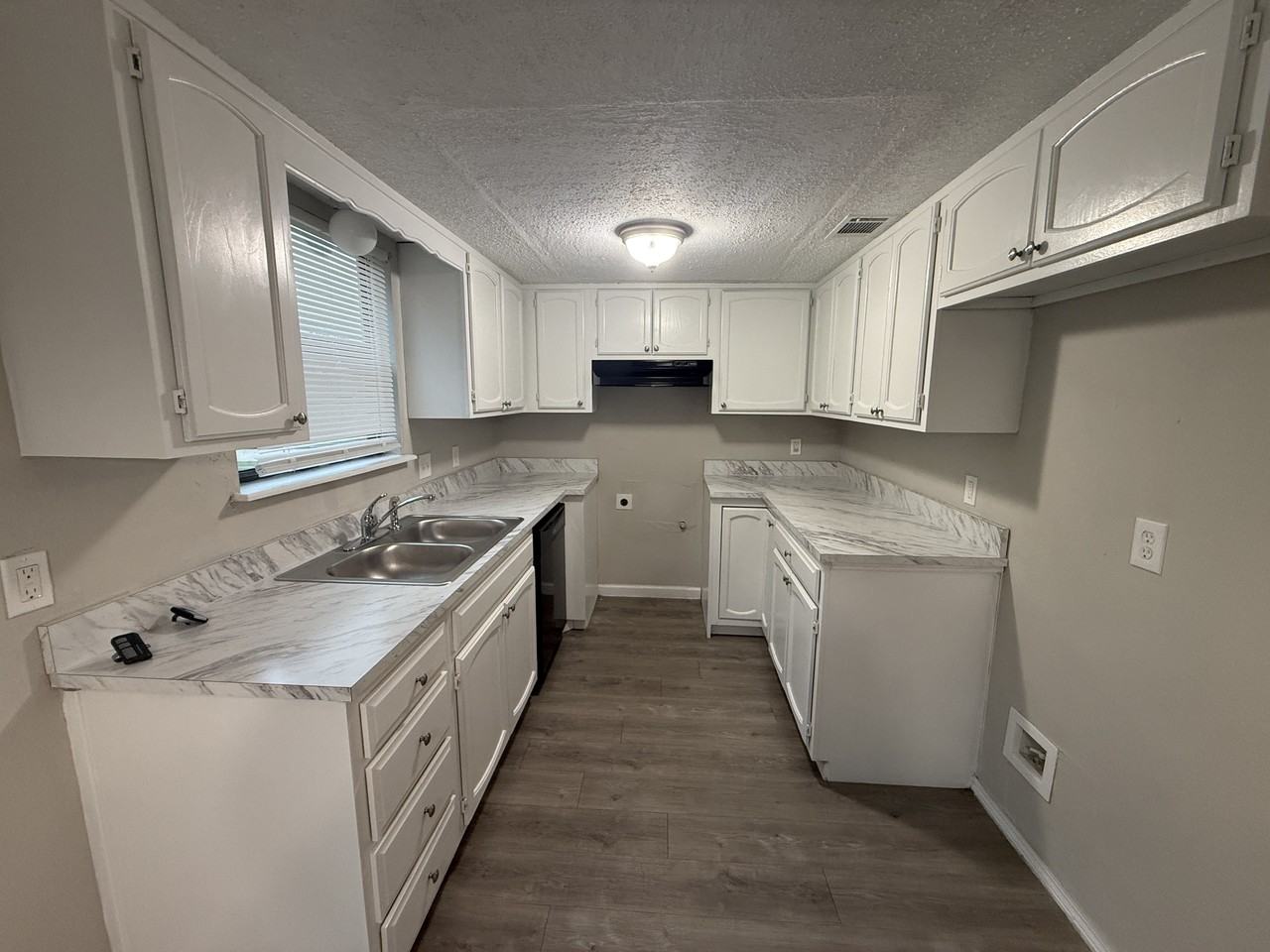 1110 W Birmingham Pl - Photo 7 of 17