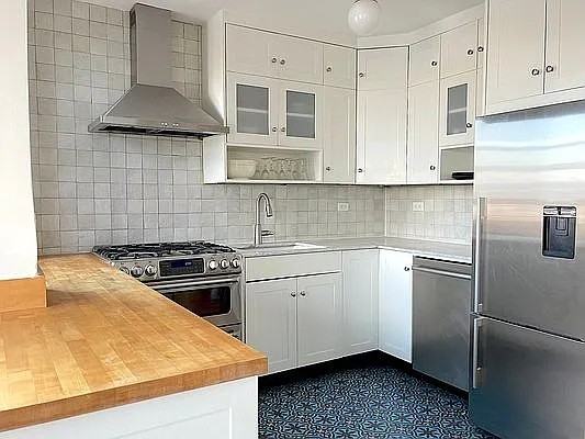 210 Clinton Ave #10E - Photo 4 of 6