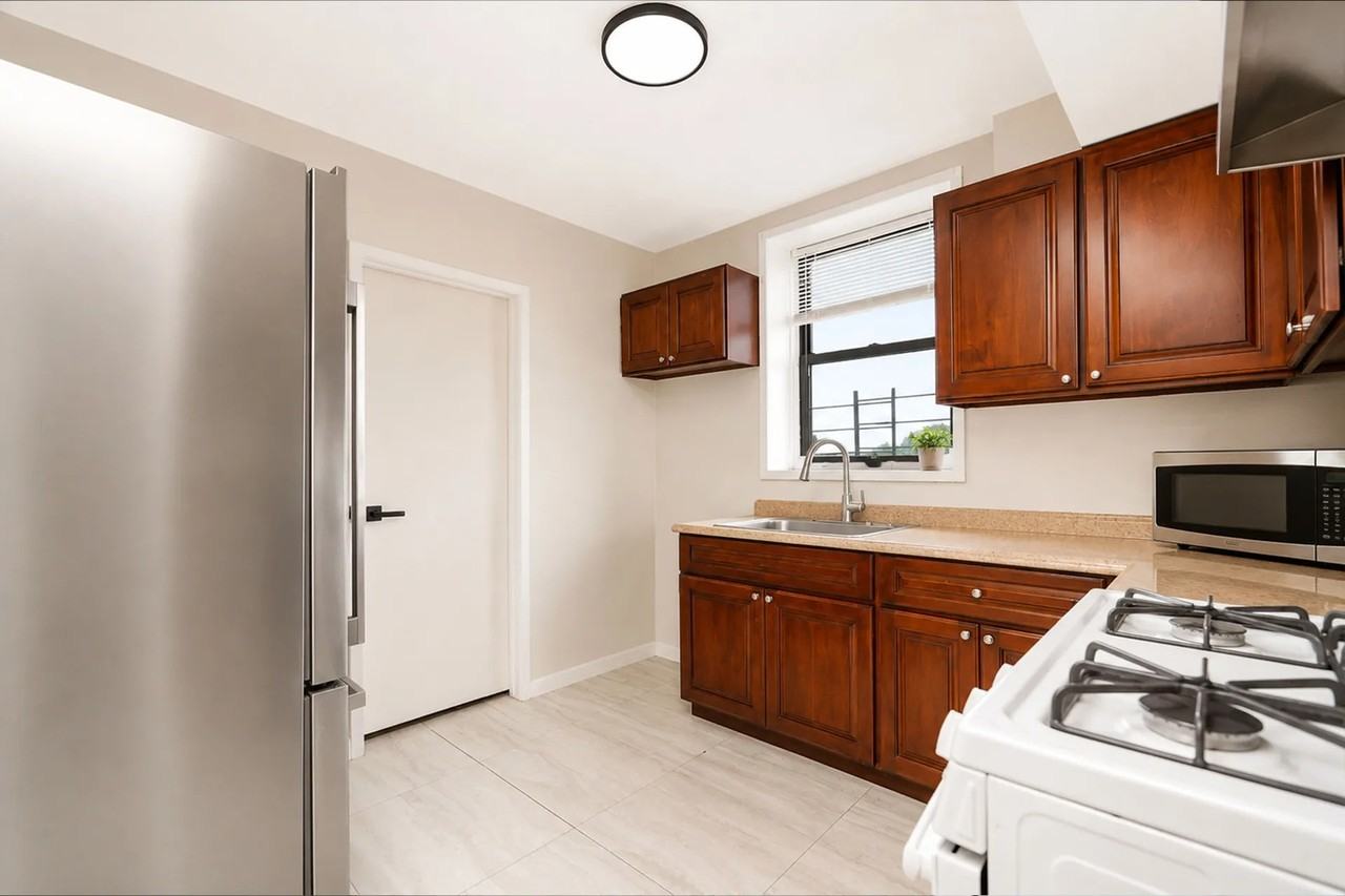 47 Notus Ave - Photo 3 of 17